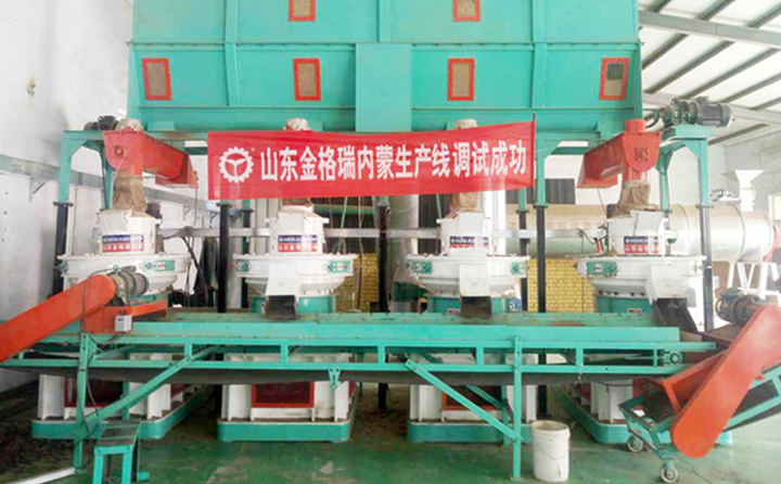 內(nèi)蒙古秸稈顆粒機(jī)使用現(xiàn)場(chǎng)