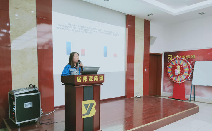 信息部李部長(zhǎng)就網(wǎng)站建設(shè)、運(yùn)營(yíng)、推廣等各項(xiàng)工作進(jìn)行匯報(bào)