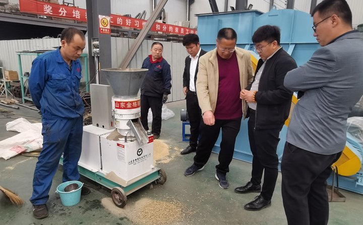 350型號秸稈顆粒機(jī)，時產(chǎn)300-600公斤